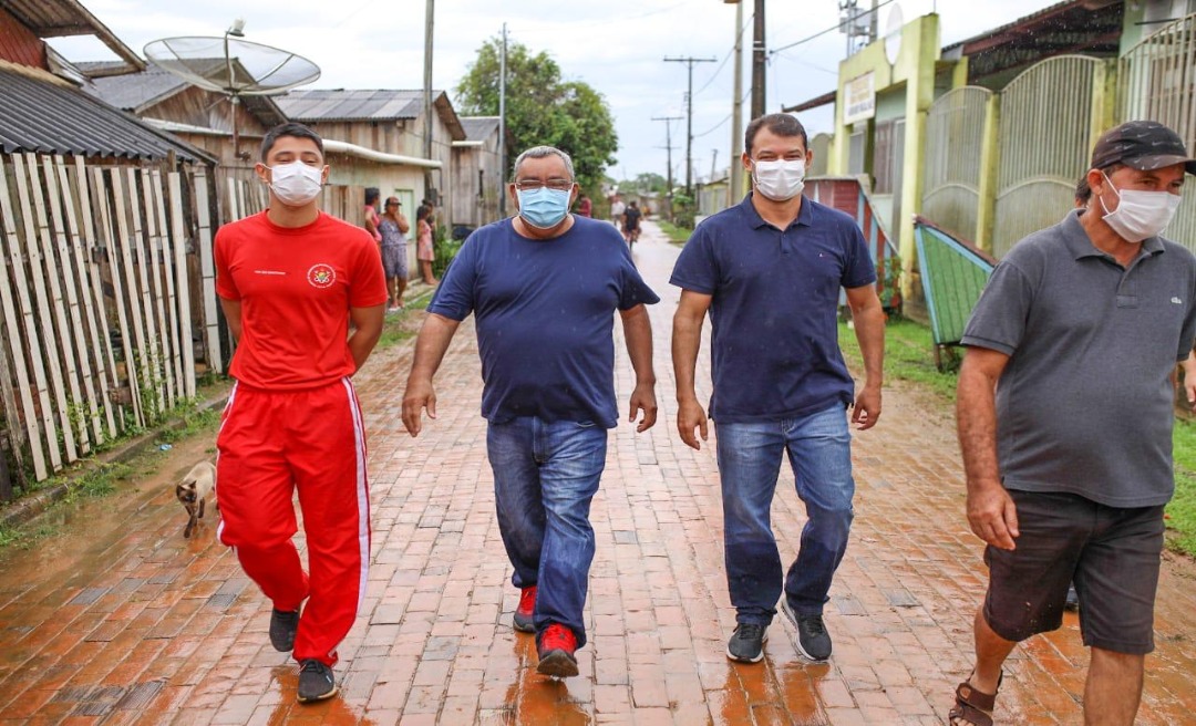 Em Sena Madureira, Roberto Duarte visita áreas alagadas e leva solidariedade às famílias